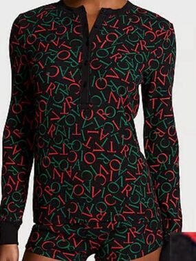 Black Long-Sleeve Top with Red & Green Logo Print pink short pj